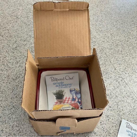 NIB The Pampered Chef Simple Additions Striped Small Bowl - Picture 2 of 7